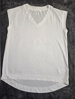 Athleta White V-Neck Sleeveless Top